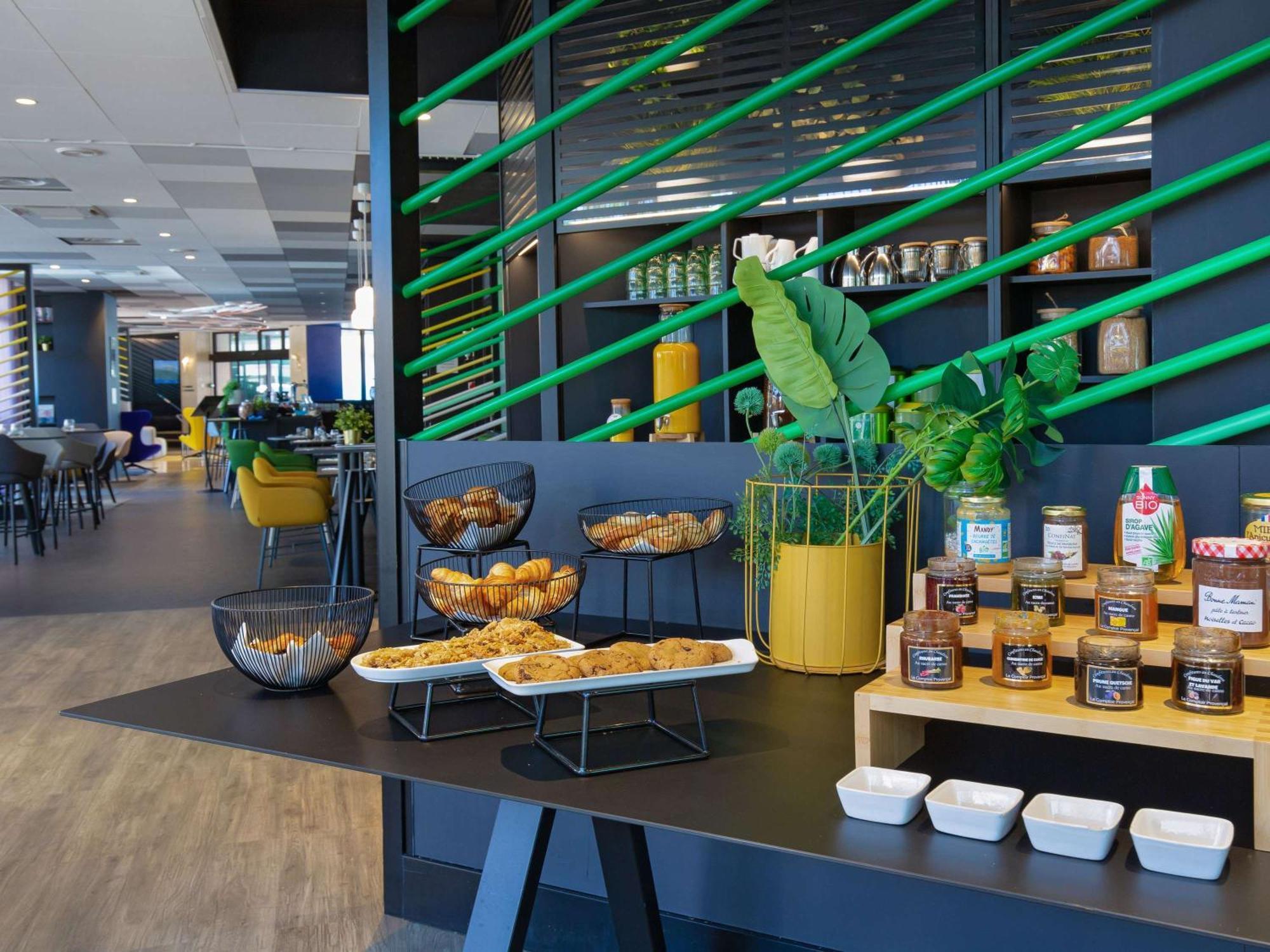 Mercure Hyeres Centre Cote D'Azur Exterior foto