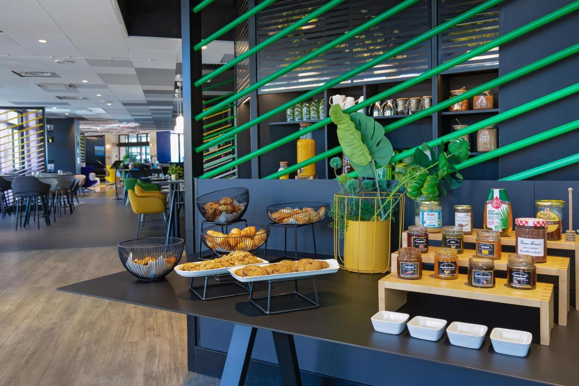 Mercure Hyeres Centre Cote D'Azur Exterior foto